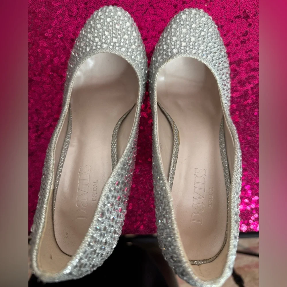 David’s Bridal💎 SPARKLING Cinderella Rhinestone, Crystal Pumps (Women’s Size 6)